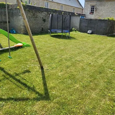 Maison De Bourg Avec Jardin Et Cour *