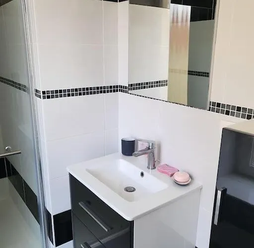 Maison De Bourg Avec Jardin Et Cour Hébergement de vacances