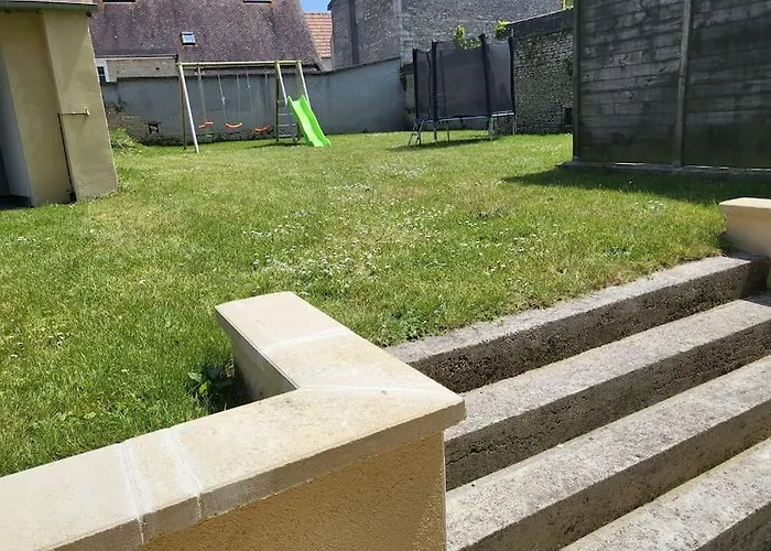 Maison De Bourg Avec Jardin Et Cour Hébergement de vacances