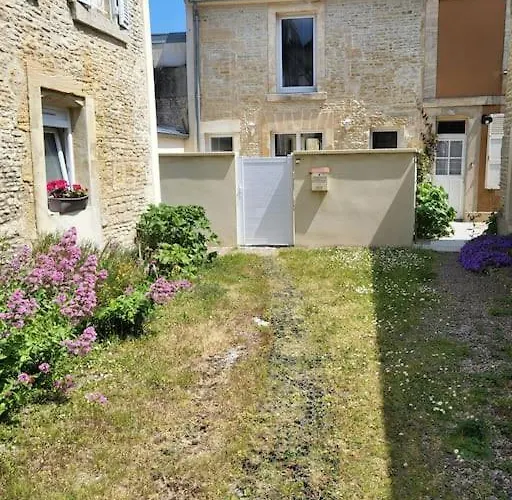 Maison De Bourg Avec Jardin Et Cour Hébergement de vacances
