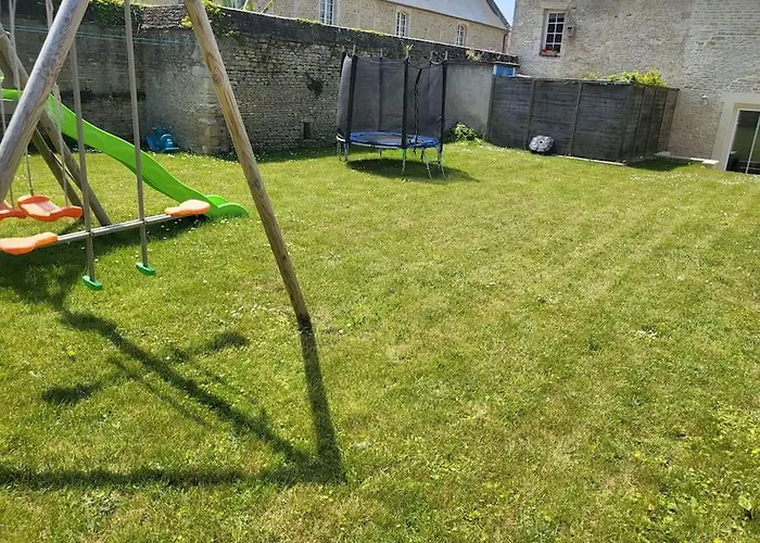 Maison De Bourg Avec Jardin Et Cour *