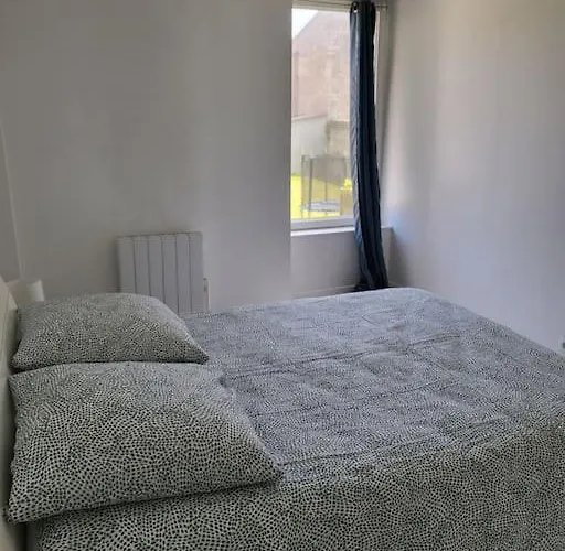 Hébergement de vacances Maison De Bourg Avec Jardin Et Cour *