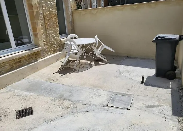 Maison De Bourg Avec Jardin Et Cour Hébergement de vacances *